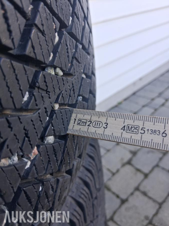 Nokian Hakkepeliittia 205/60-16 vinterdekk med felg *Ingen minstepris*