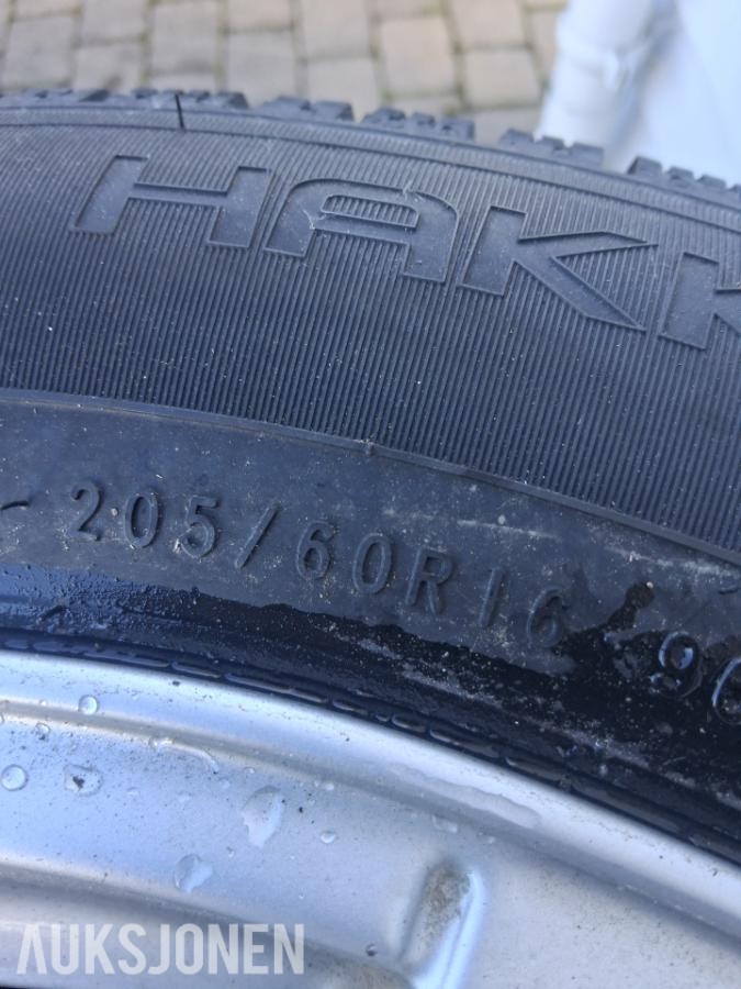 Nokian Hakkepeliittia 205/60-16 vinterdekk med felg *Ingen minstepris*