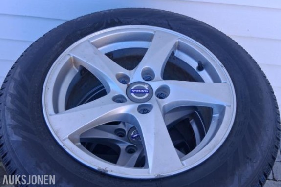 Nokian Hakkepeliittia 205/60-16 vinterdekk med felg *Ingen minstepris*