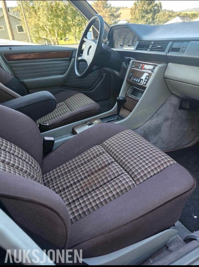 1989 Mercedes-Benz E250D AUTOMAT W124 OM602 EU-OK 09.27