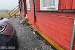 2-etasjes kontorrigg med toaletter, kontorer og varmepumpe