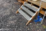 2-etasjes kontorrigg med toaletter, kontorer og varmepumpe
