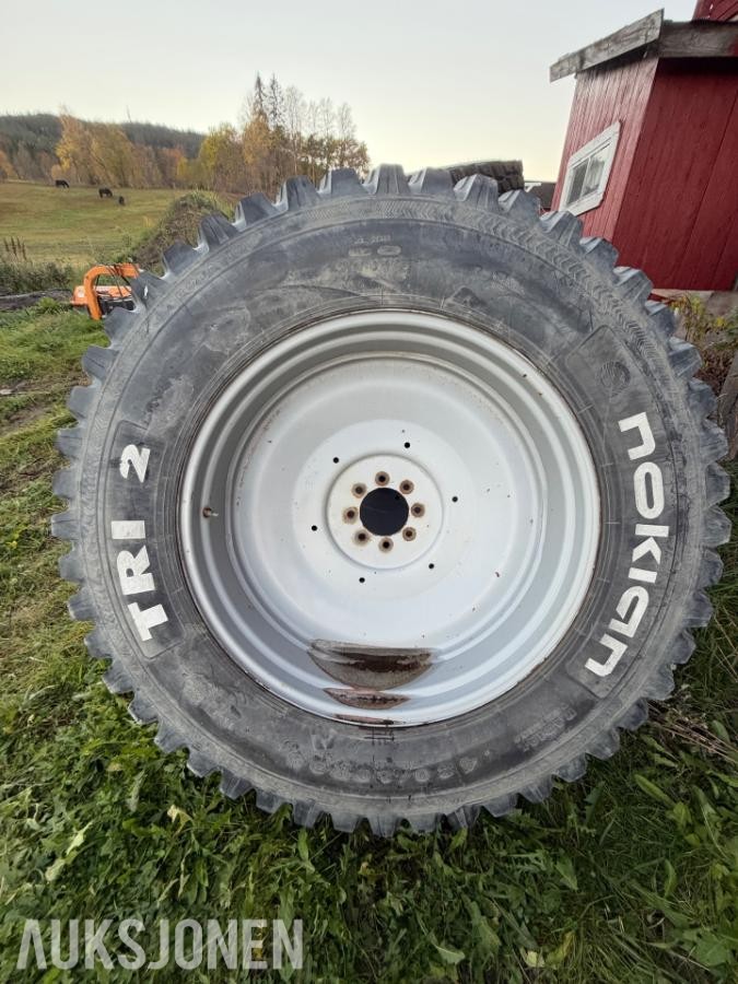 Nokian TRI 2 industrihjul med felg til Massey Ferguson