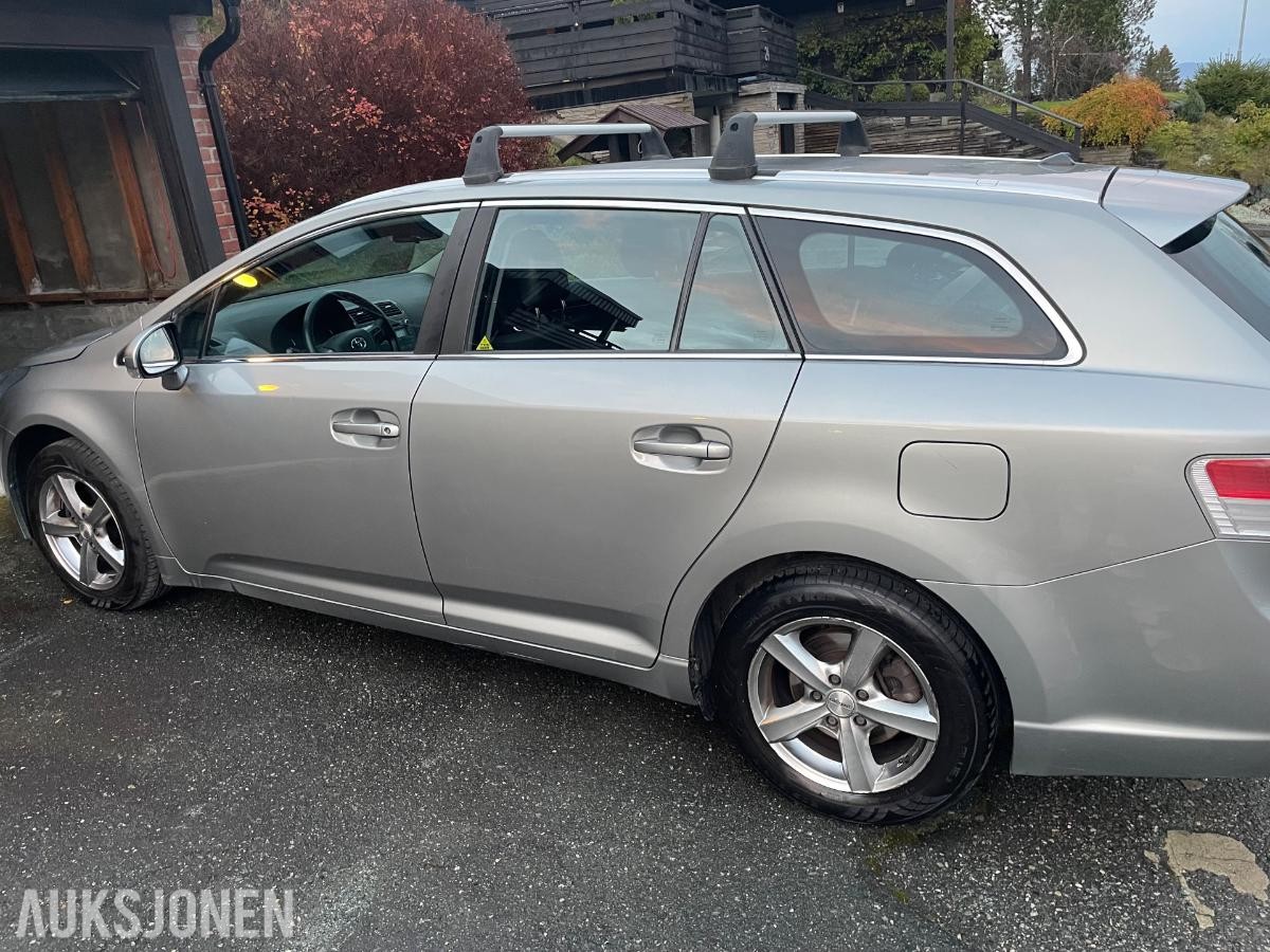 2010 Toyota Avensis 1.6 132hk s+v dekk  eu ok 08.2027 