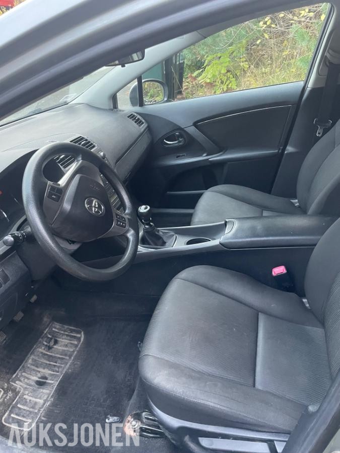 2010 Toyota Avensis 1.6 132hk s+v dekk  eu ok 08.2027 