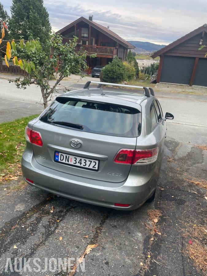 2010 Toyota Avensis 1.6 132hk s+v dekk  eu ok 08.2027 
