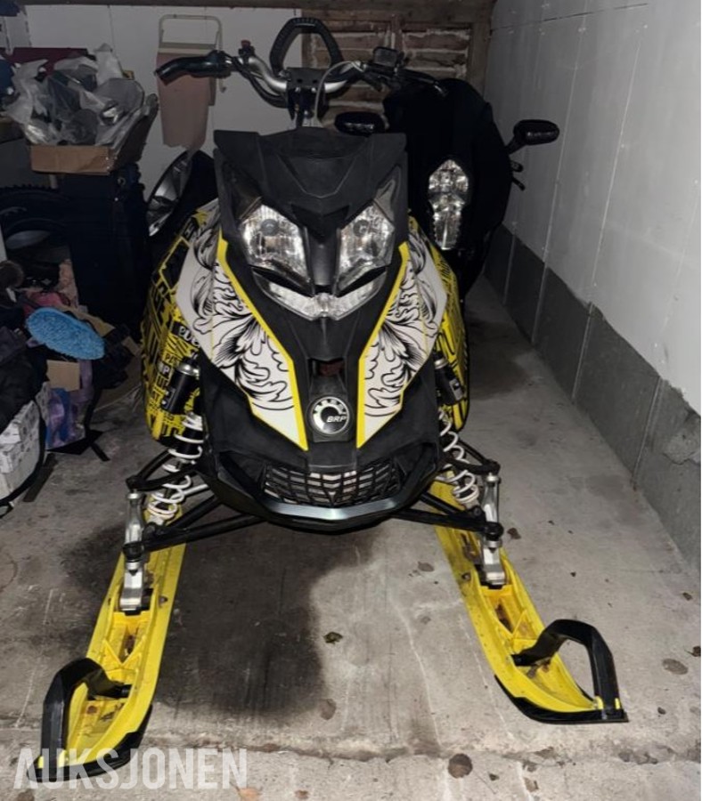 2015 Snøscooter - Ski-doo Summit X 800R – Nyoverhalt motor