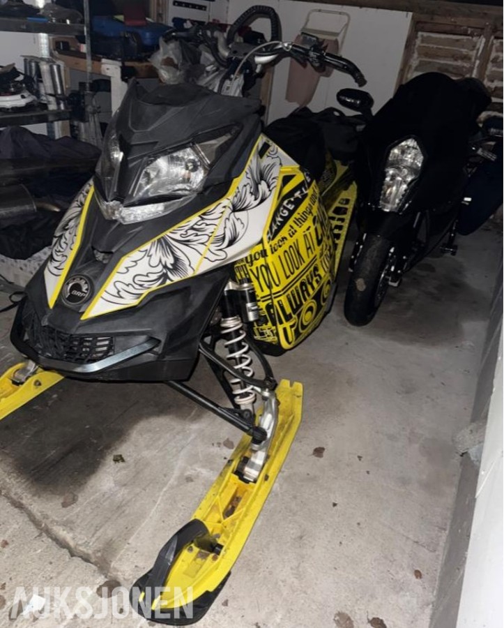 2015 Snøscooter - Ski-doo Summit X 800R – Nyoverhalt motor