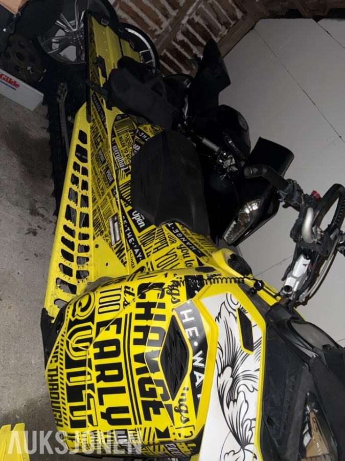 2015 Snøscooter - Ski-doo Summit X 800R – Nyoverhalt motor