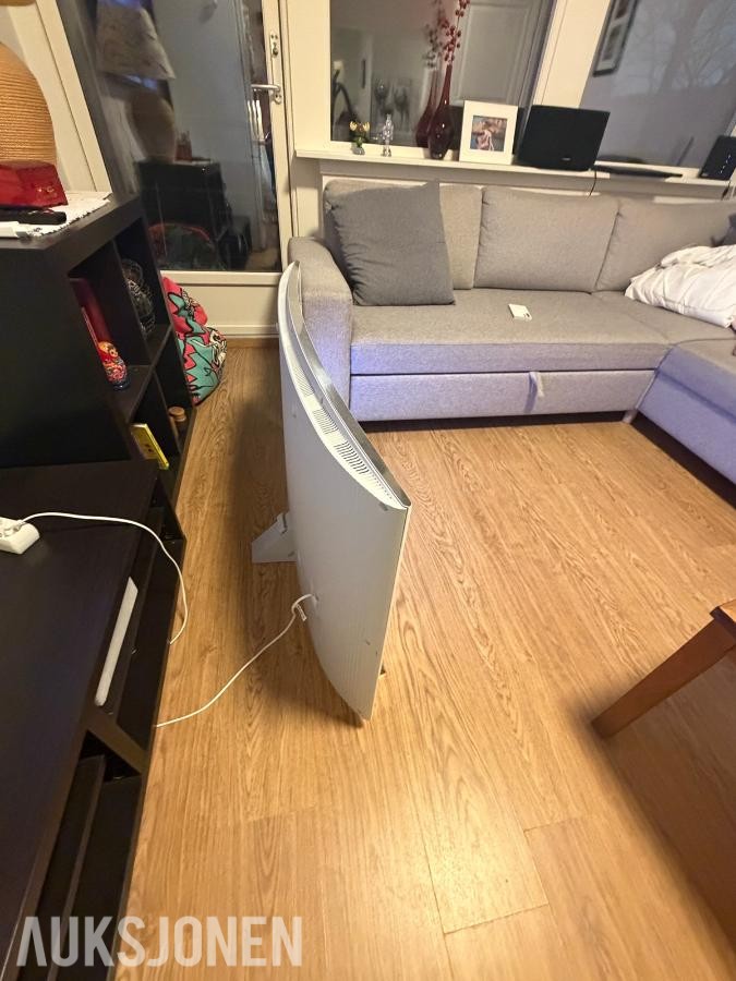 2016 Samsung 48'' TV, modell UE48JU6515U med buet skjerm