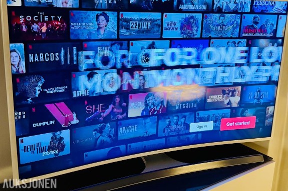 2016 Samsung 48'' TV, modell UE48JU6515U med buet skjerm