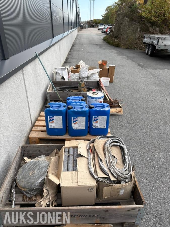 Diverse utstyr for betongentreprenør Forbruksmateriell og verktøy/måleutstyr