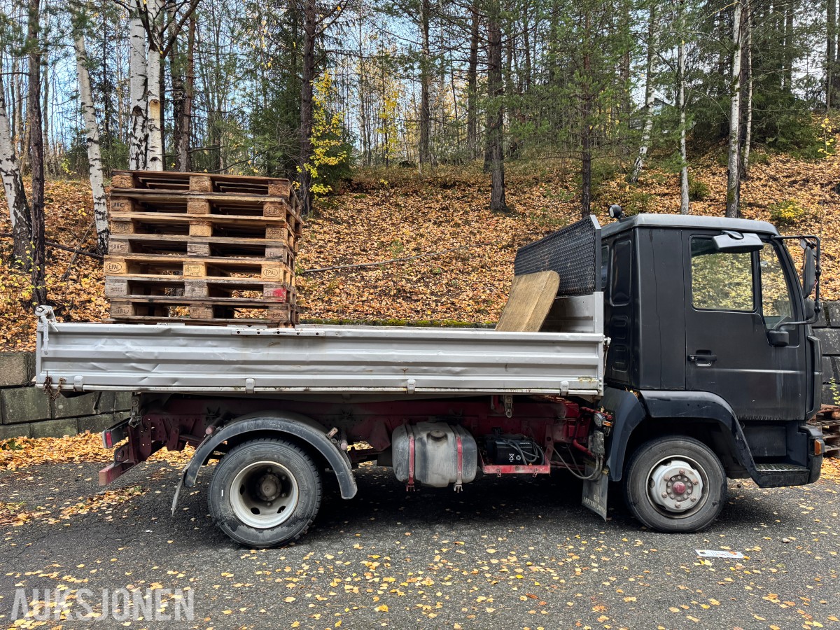 2001 MAN LE160C planbil med tipp