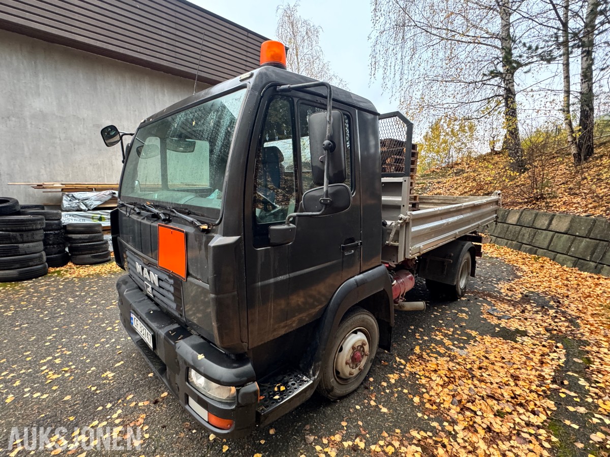 2001 MAN LE160C planbil med tipp