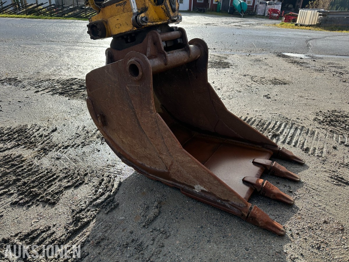 2004 Komatsu PC130-7K gravemaskin /beltegraver