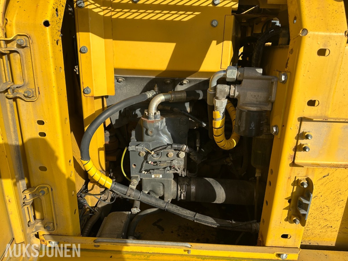 2004 Komatsu PC130-7K gravemaskin /beltegraver
