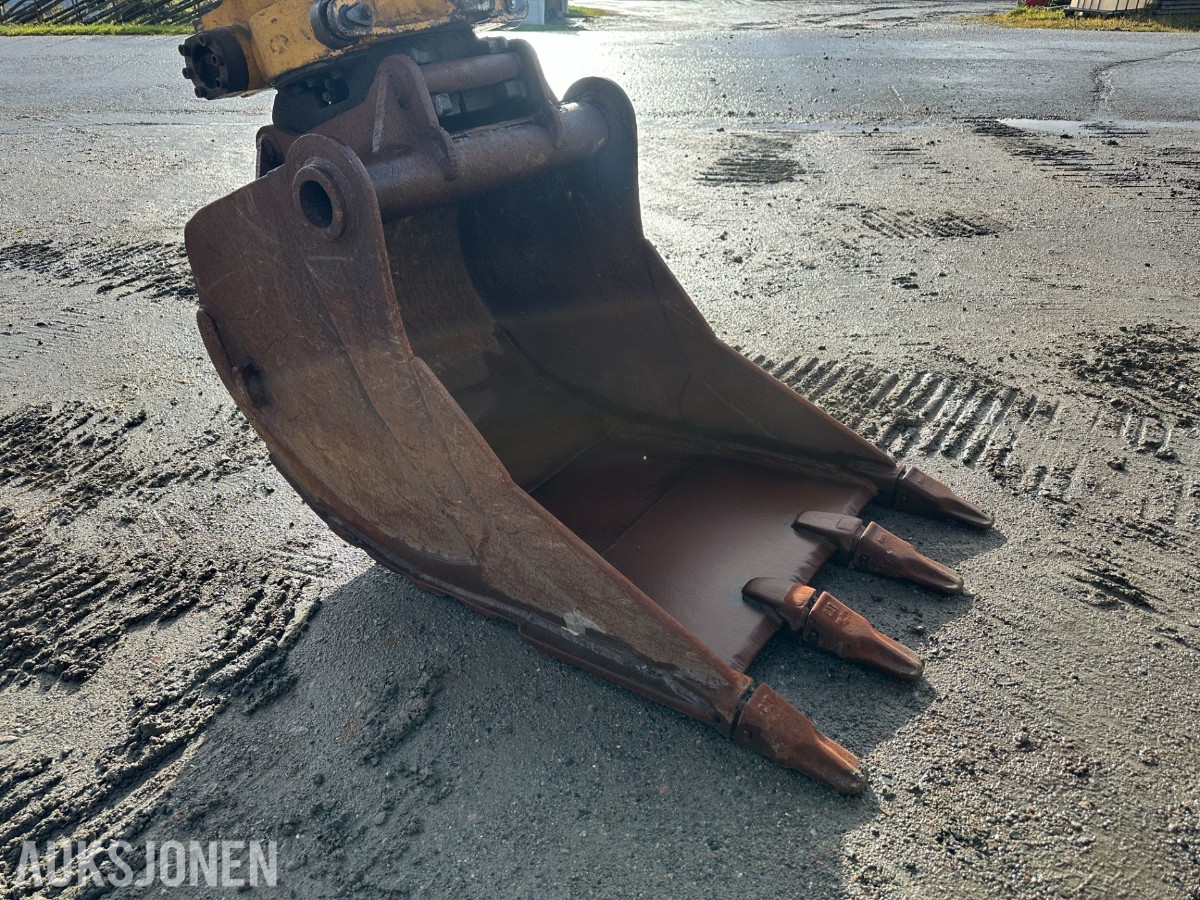 2004 Komatsu PC130-7K gravemaskin /beltegraver