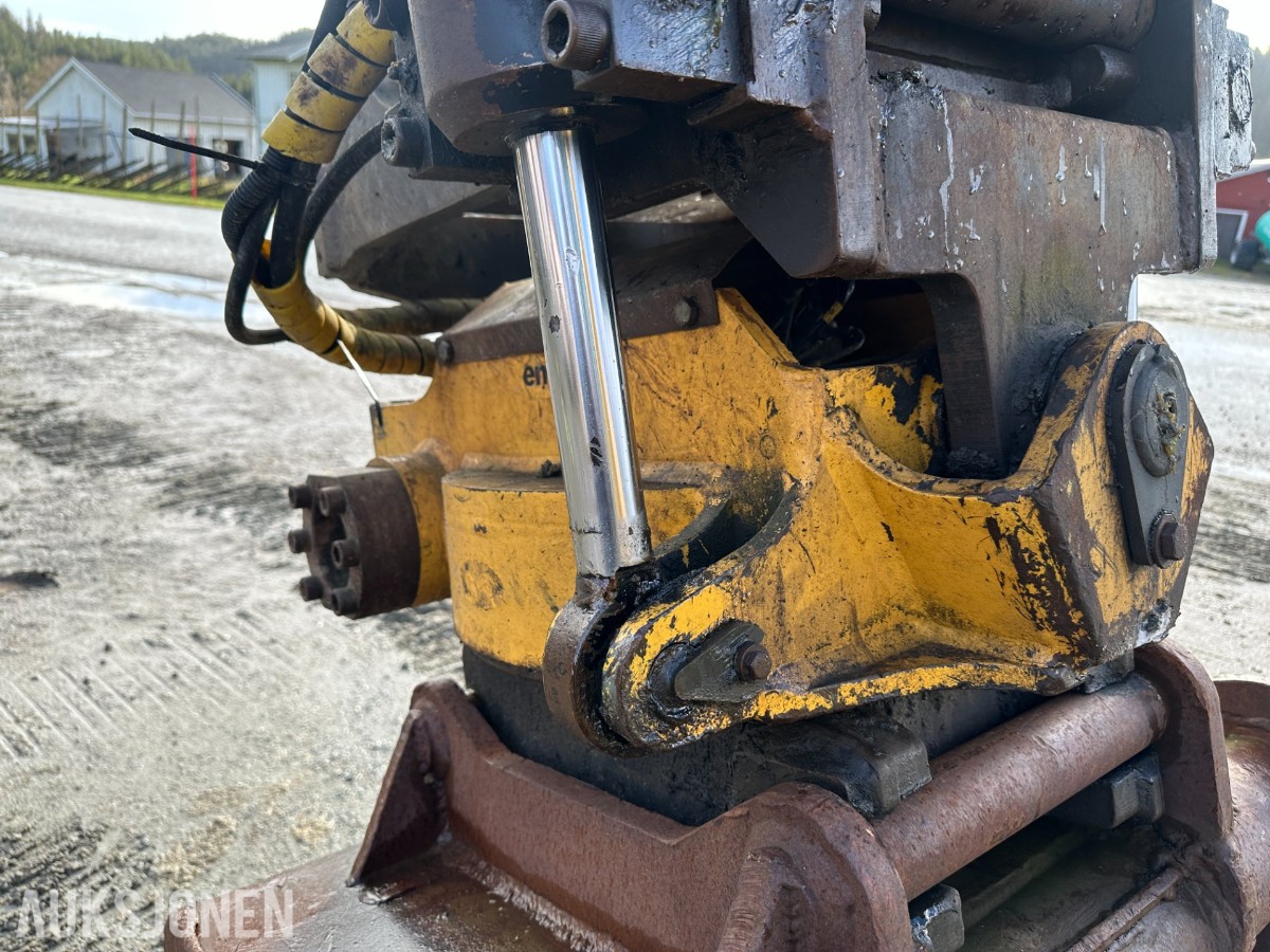 2004 Komatsu PC130-7K gravemaskin /beltegraver