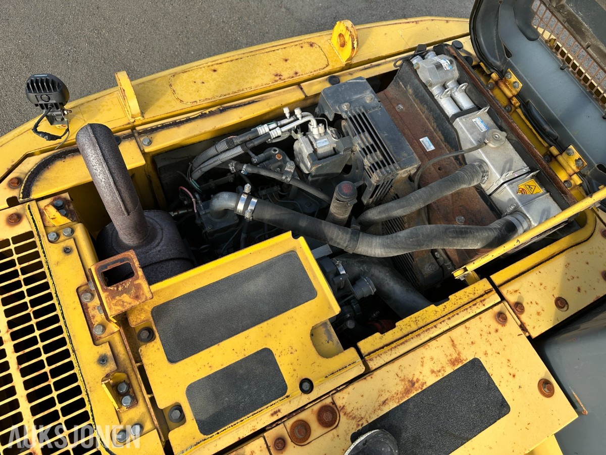 2004 Komatsu PC130-7K gravemaskin /beltegraver