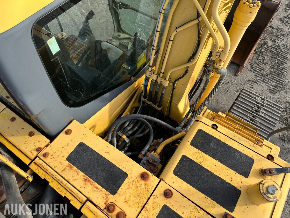 2004 Komatsu PC130-7K gravemaskin /beltegraver