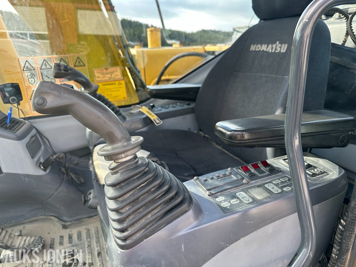 2004 Komatsu PC130-7K gravemaskin /beltegraver
