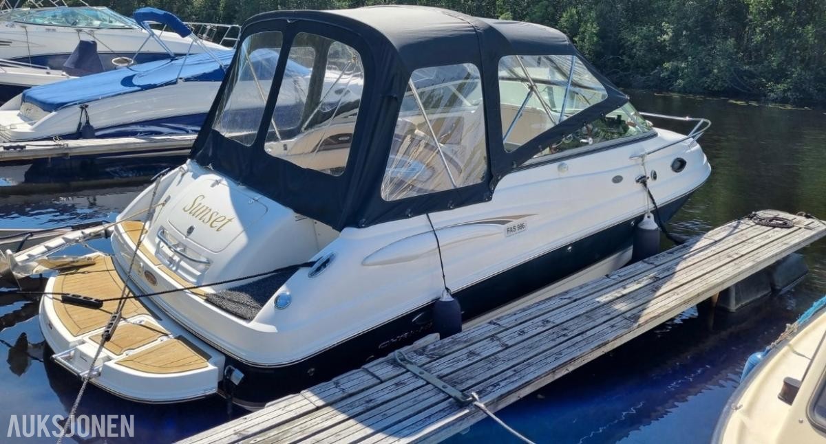 2006 Chaparral 215 SSI båt med henger og mercruiser 120hk