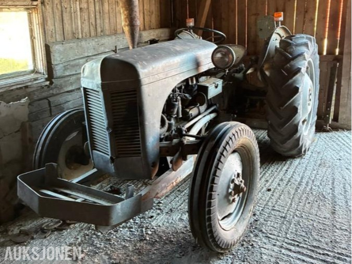 1950 Massey Ferguson Gråtass