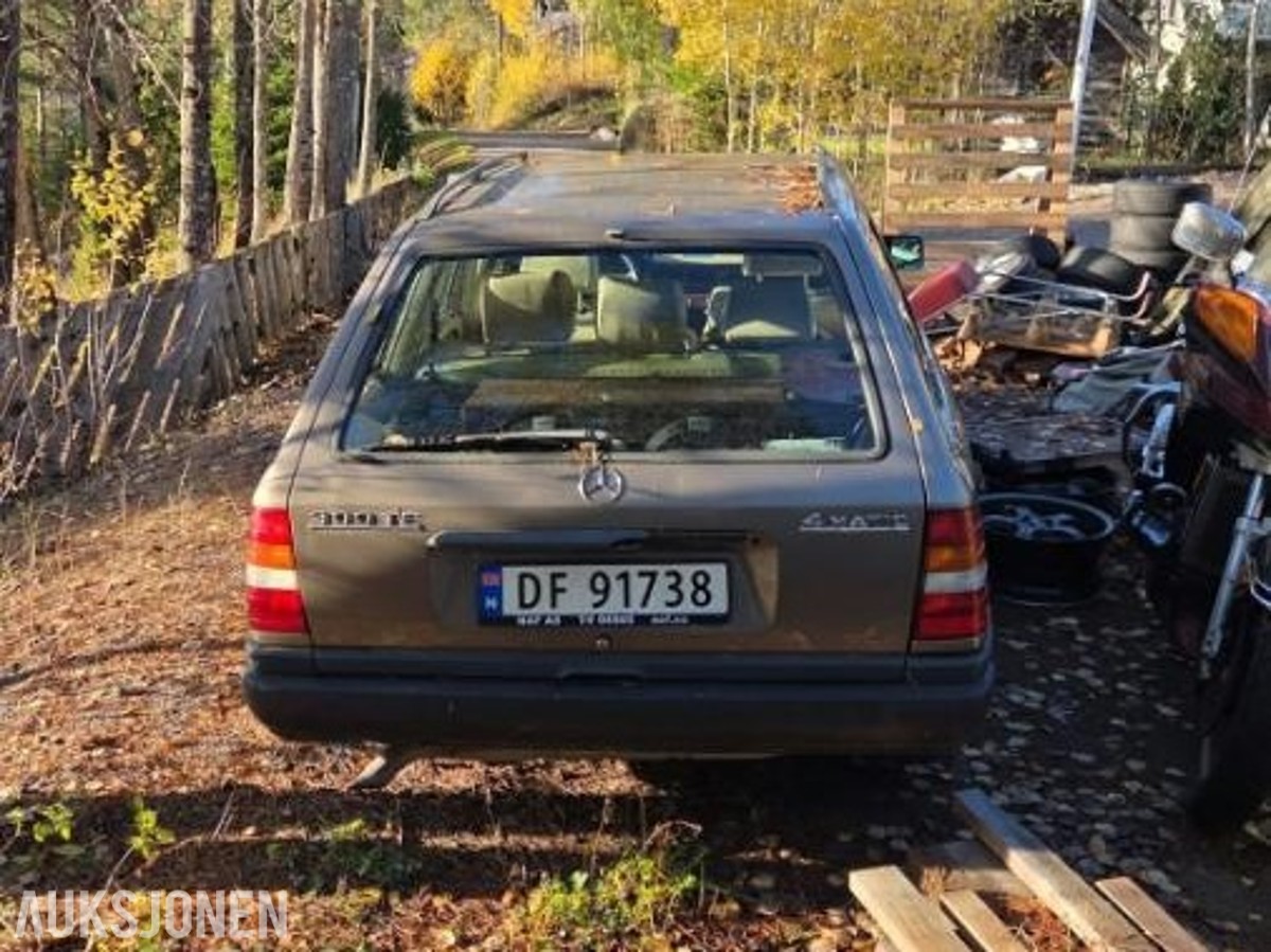 1988 Mercedes-Benz E300 TE 4MATIC Automat, Reparasjonsobjekt