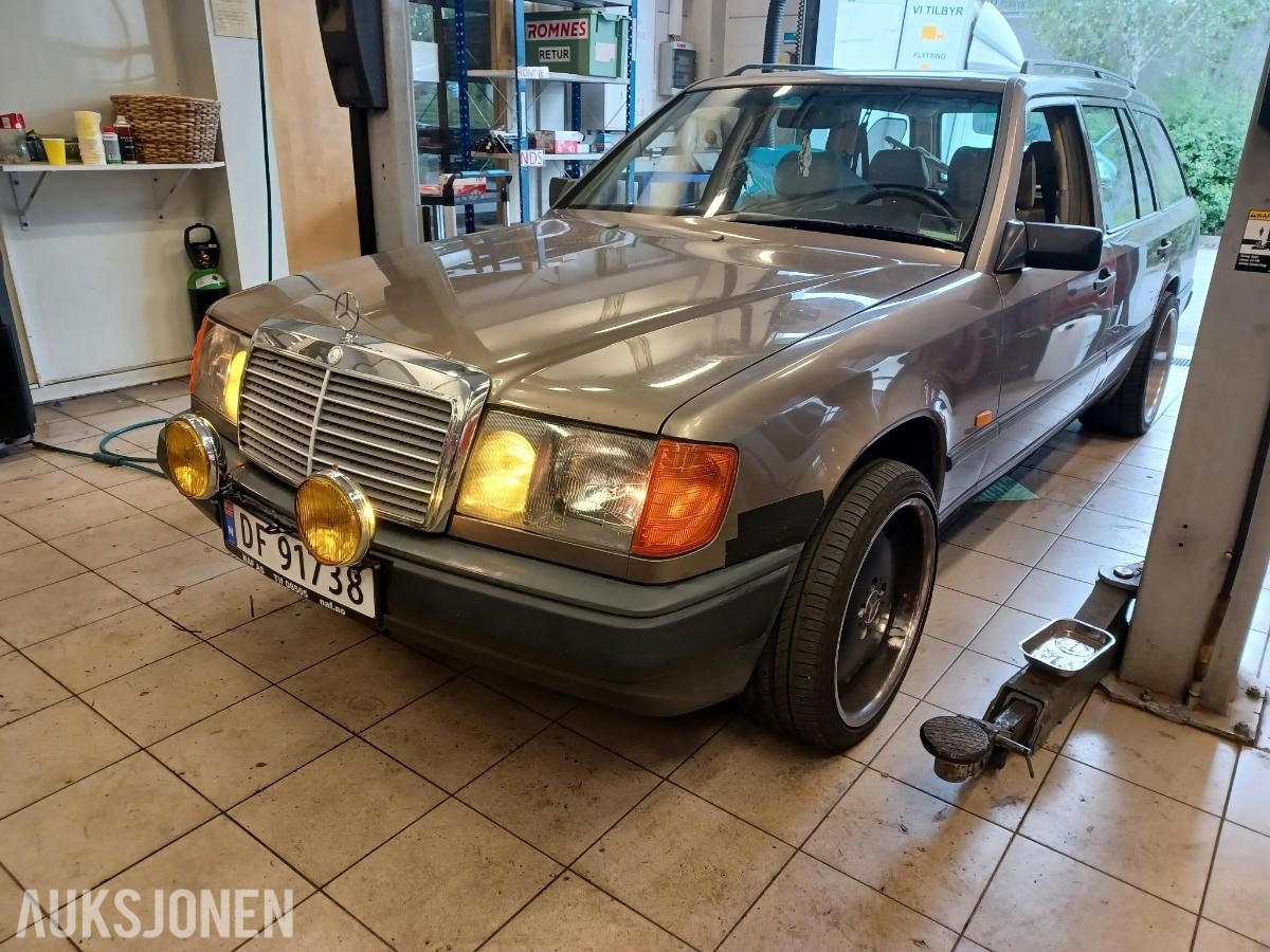 1988 Mercedes-Benz E300 TE 4MATIC Automat, Reparasjonsobjekt