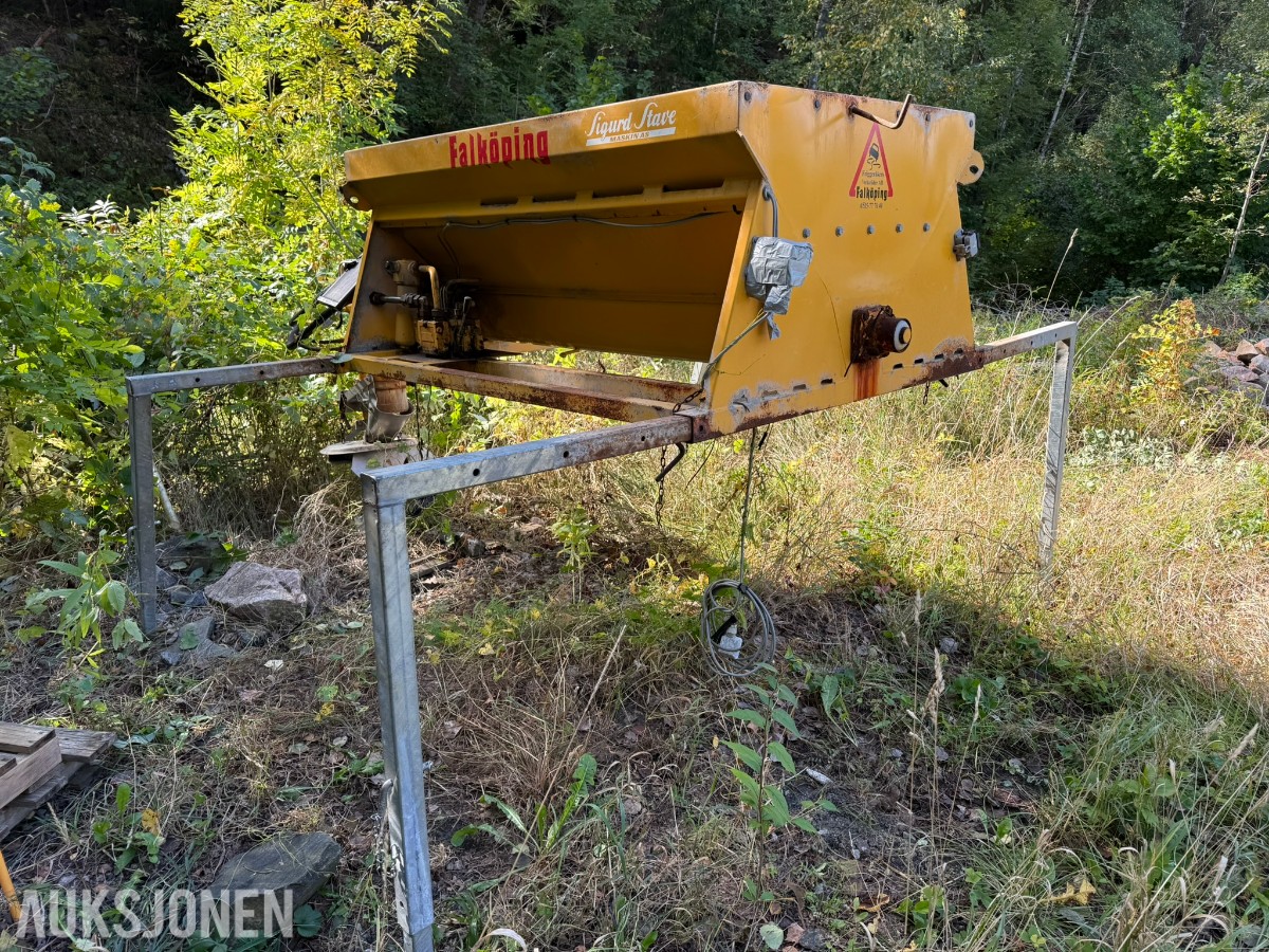 2015 Falköping C-06 sandspreder – 0,6 m³ – hydraulisk – styreboks