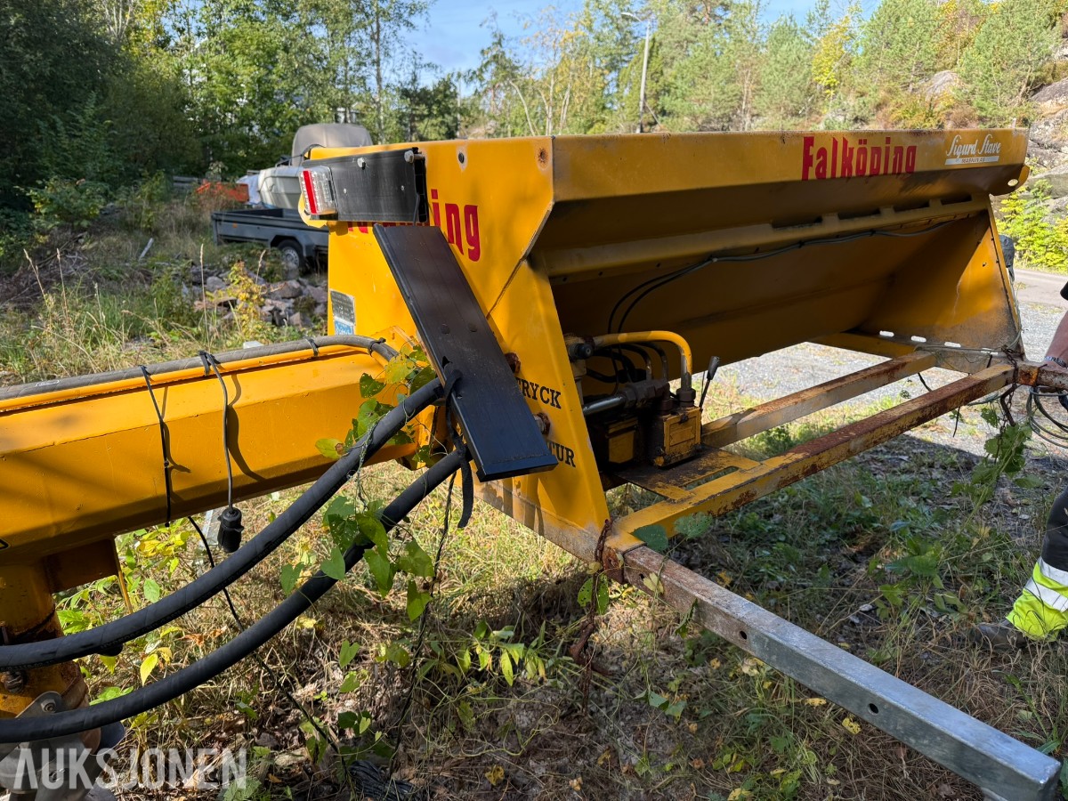 2015 Falköping C-06 sandspreder – 0,6 m³ – hydraulisk – styreboks