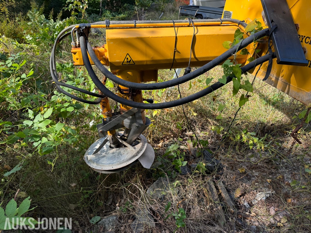 2015 Falköping C-06 sandspreder – 0,6 m³ – hydraulisk – styreboks