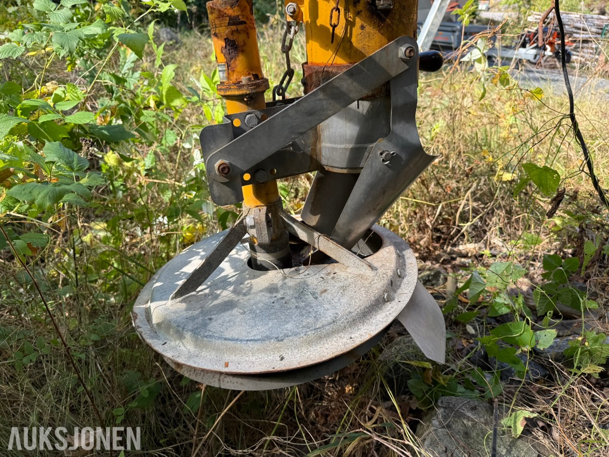 2015 Falköping C-06 sandspreder – 0,6 m³ – hydraulisk – styreboks