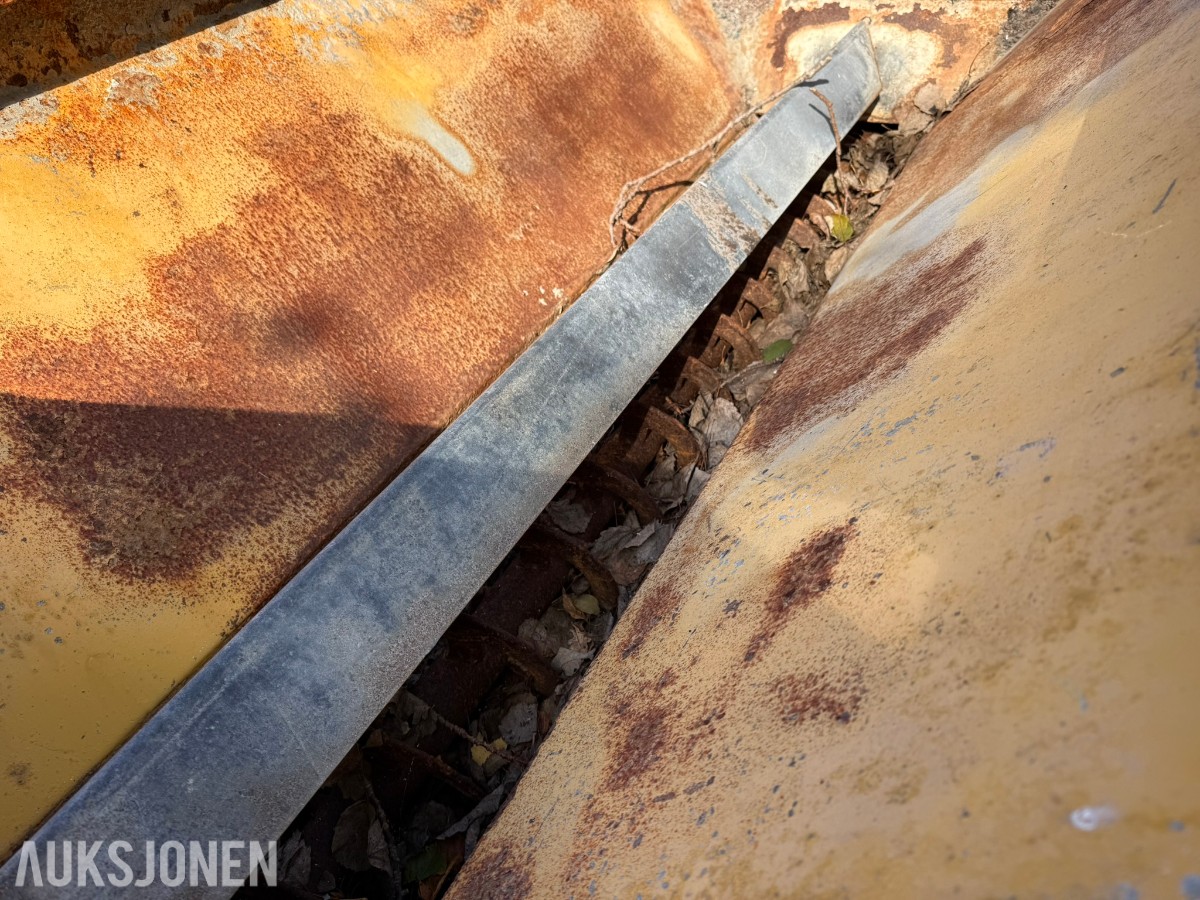 2015 Falköping C-06 sandspreder – 0,6 m³ – hydraulisk – styreboks