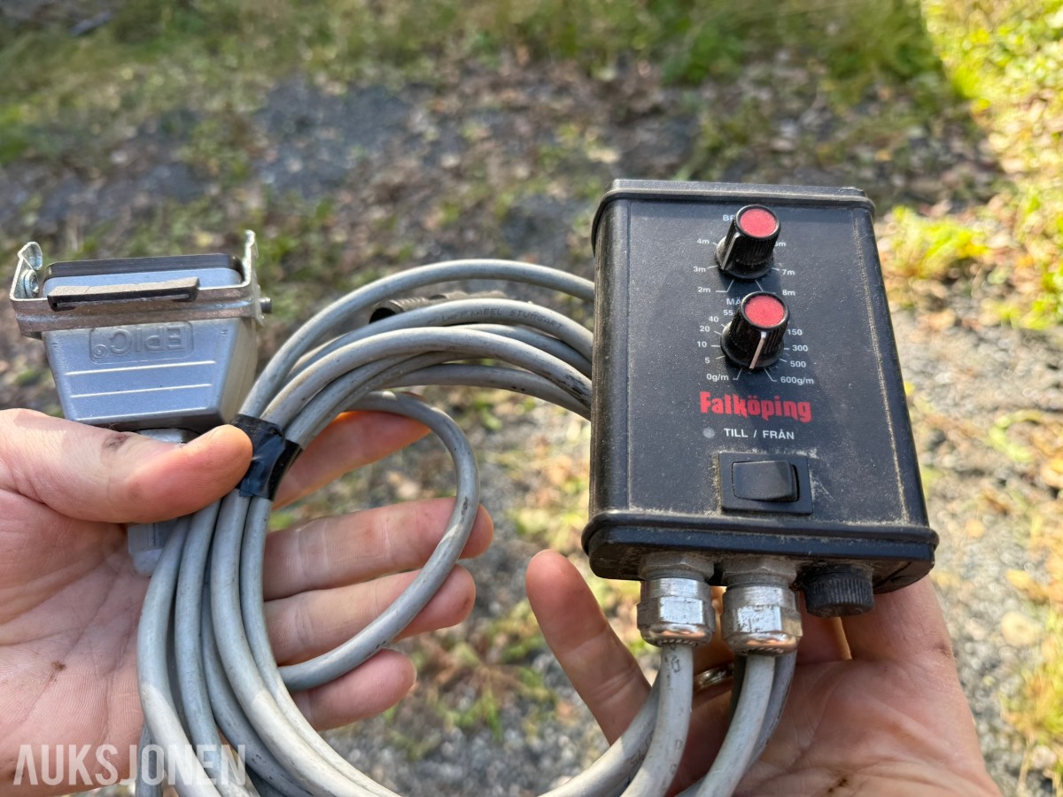 2015 Falköping C-06 sandspreder – 0,6 m³ – hydraulisk – styreboks