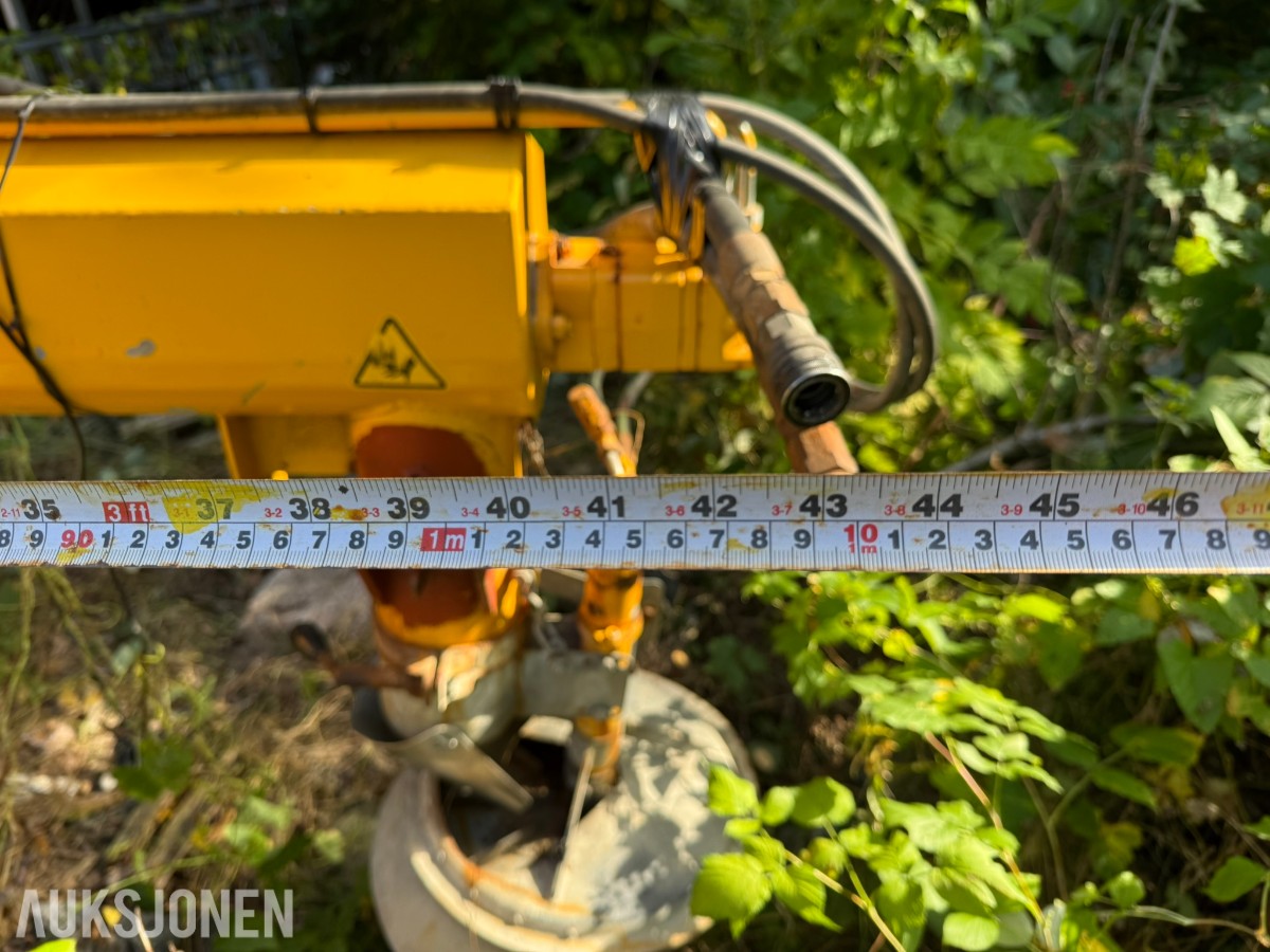 2015 Falköping C-06 sandspreder – 0,6 m³ – hydraulisk – styreboks
