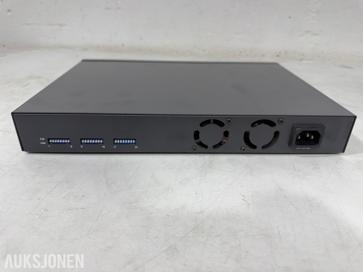 4 stk nettverksswitcher fra Ubiquiti, Ruckus, HP og Asanté