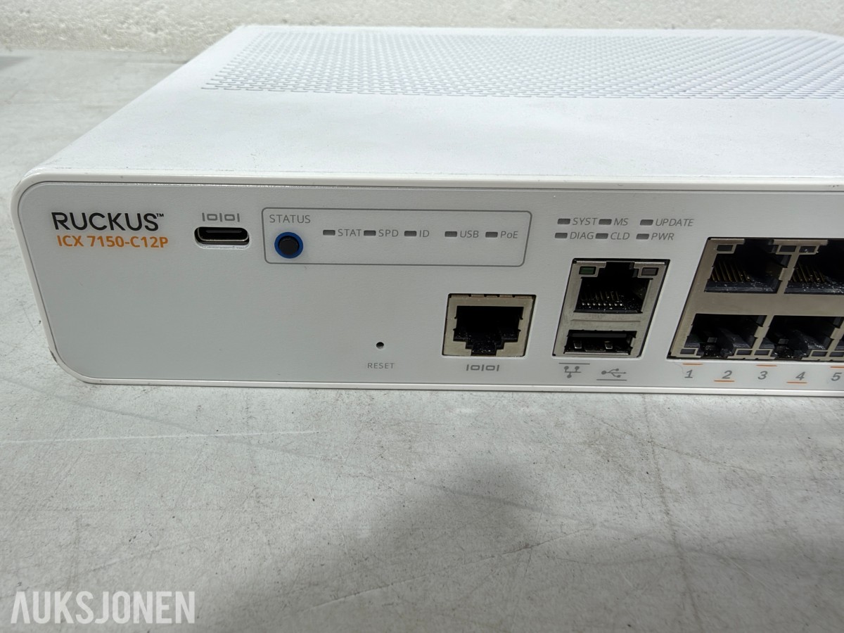 4 stk nettverksswitcher fra Ubiquiti, Ruckus, HP og Asanté