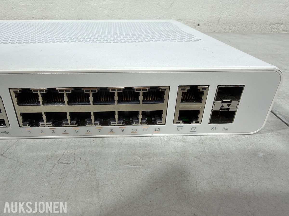 4 stk nettverksswitcher fra Ubiquiti, Ruckus, HP og Asanté