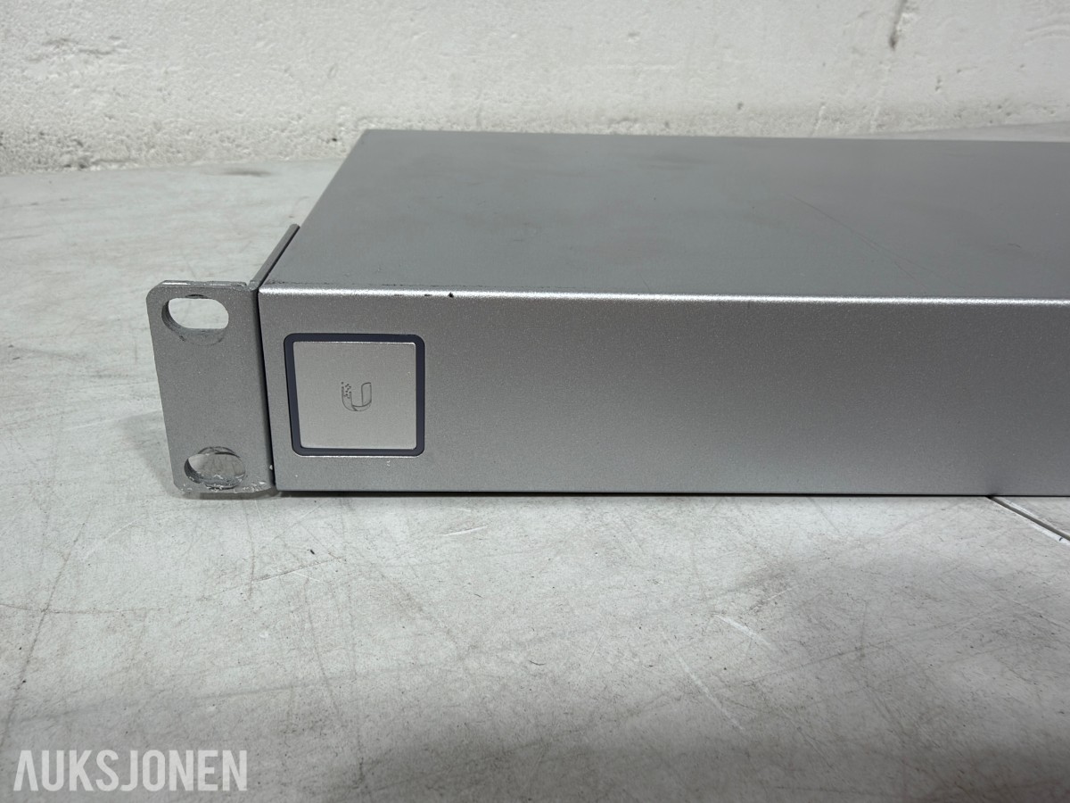 4 stk nettverksswitcher fra Ubiquiti, Ruckus, HP og Asanté