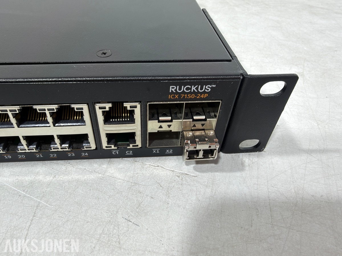 2 stk Ruckus ICX 7150-24P PoE+ nettverksswitcher