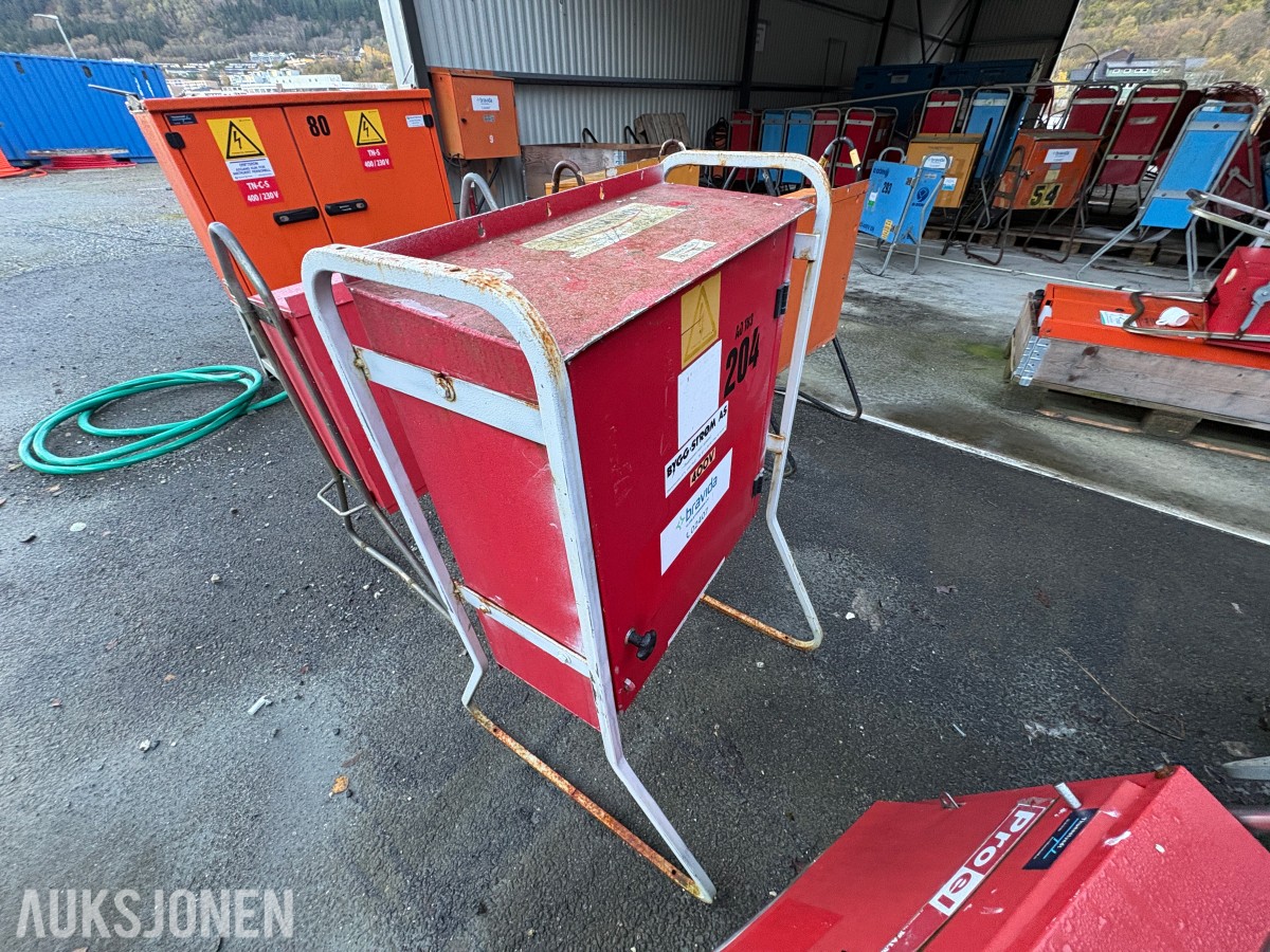 Ca. 80 byggestrømskap – 230/400 volt selges samlet