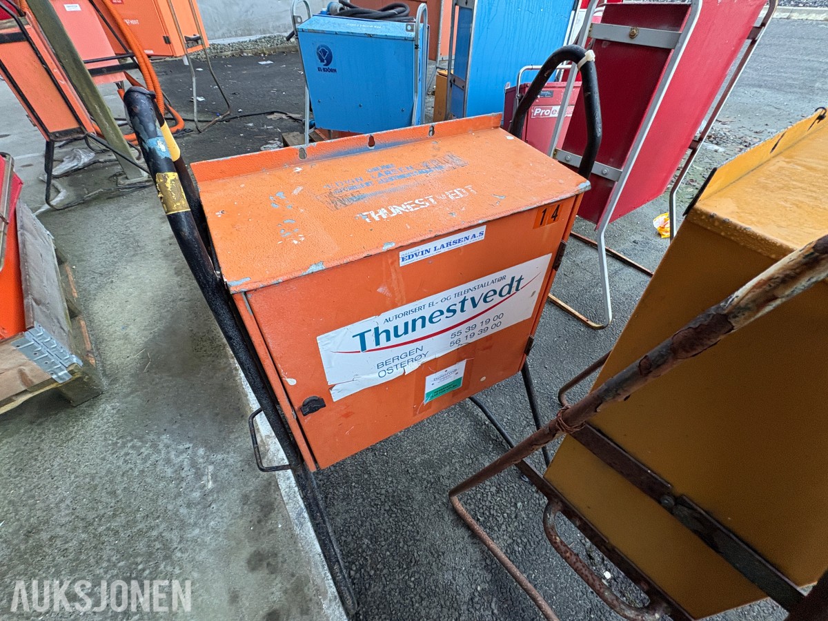 Ca. 80 byggestrømskap – 230/400 volt selges samlet