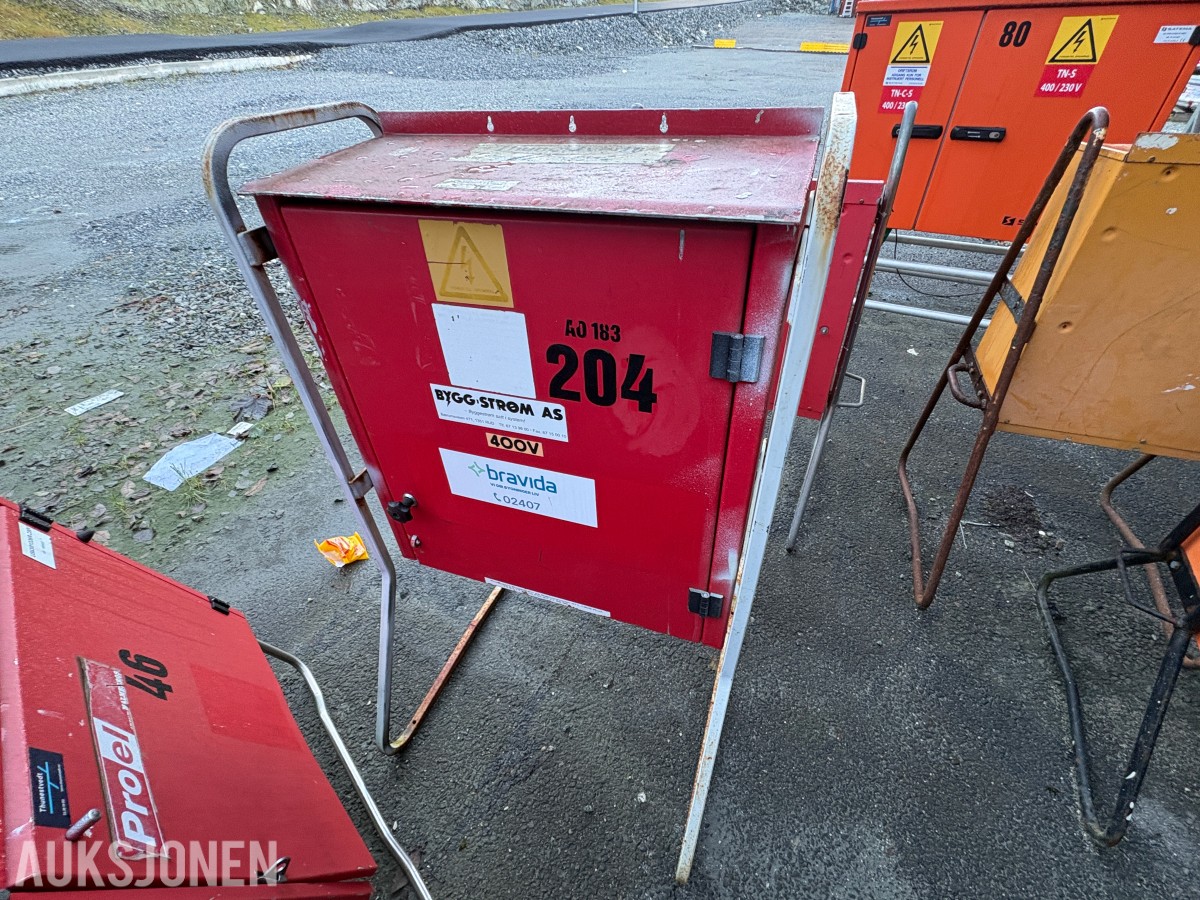 Ca. 80 byggestrømskap – 230/400 volt selges samlet