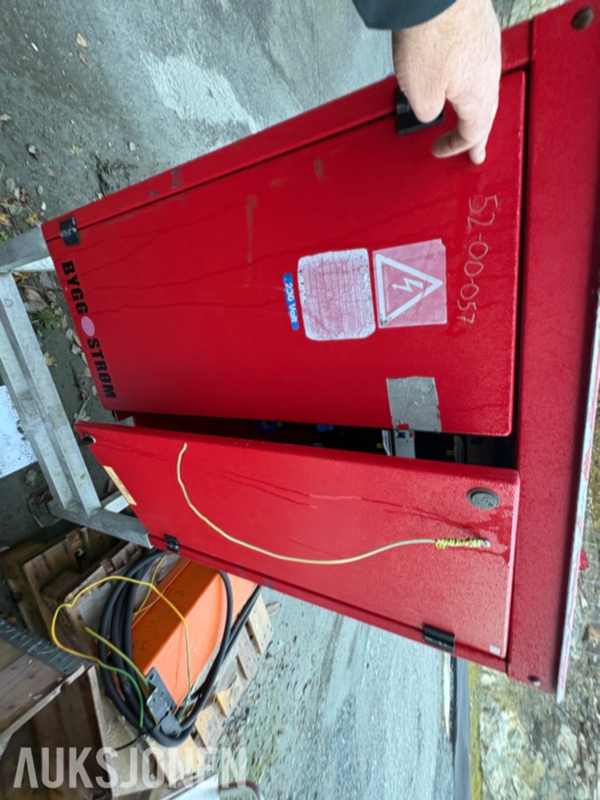 Ca. 80 byggestrømskap – 230/400 volt selges samlet
