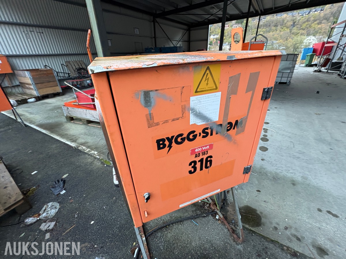 Ca. 80 byggestrømskap – 230/400 volt selges samlet