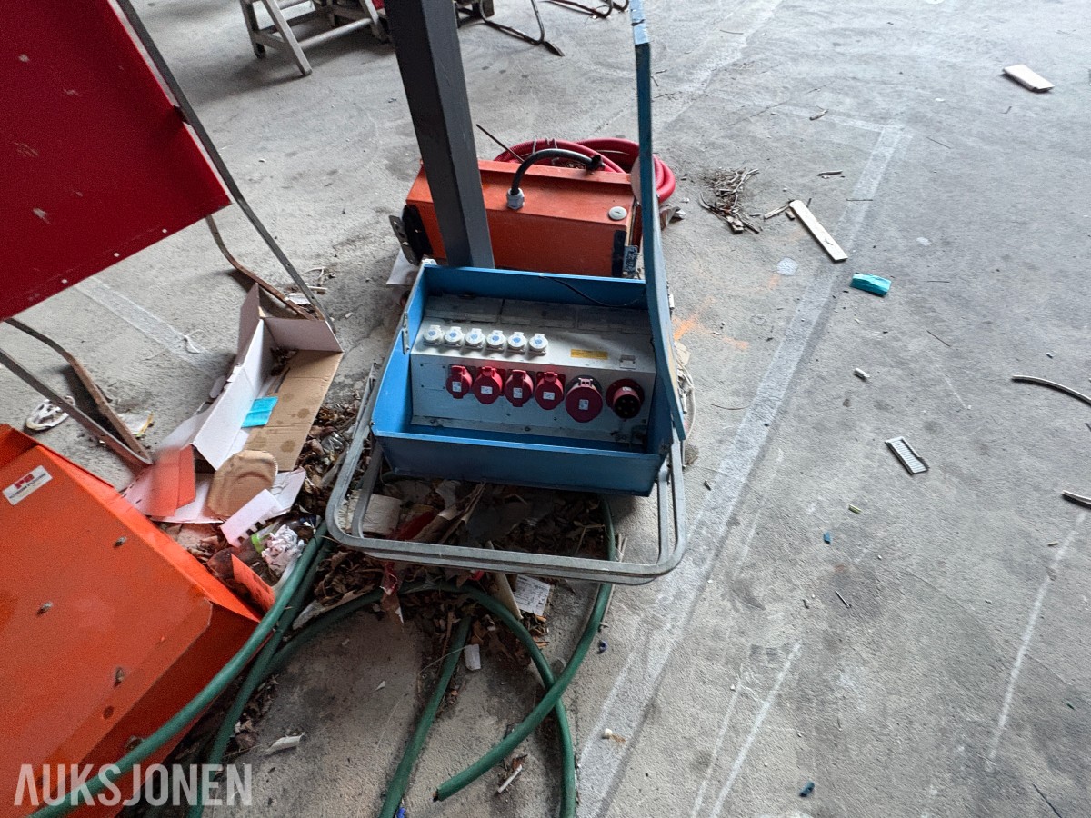 Ca. 80 byggestrømskap – 230/400 volt selges samlet