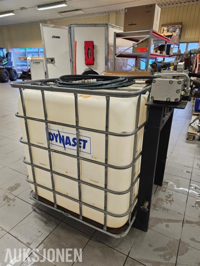 2010 DYNASET HPW220/50-70-PA Høytrykkspyler, 1000 l tank, hydraulisk spylebom