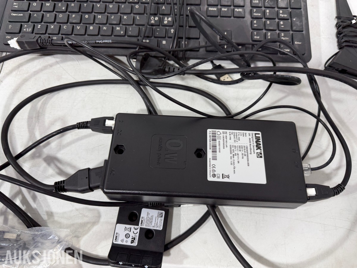 Parti med Brother HL-5450DN, DYMO LabelWriter og datautstyr