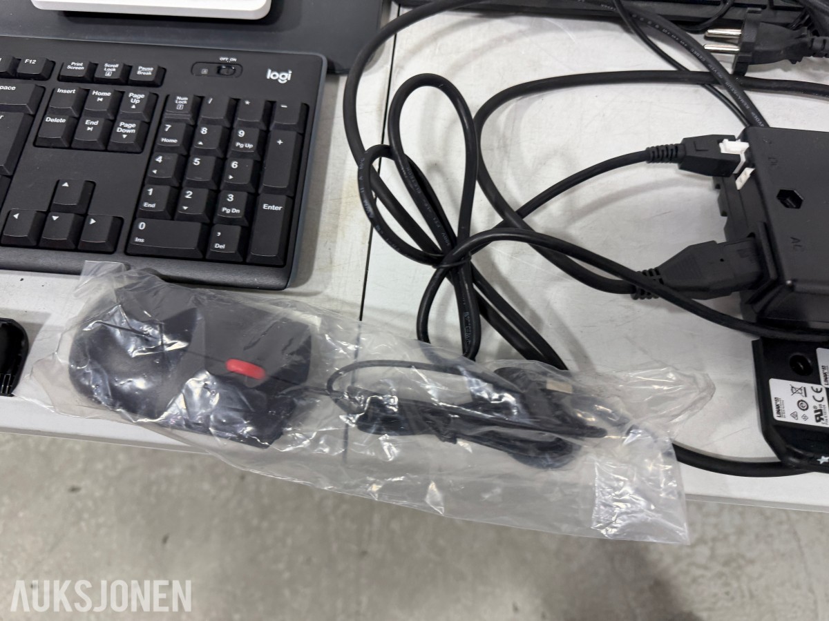 Parti med Brother HL-5450DN, DYMO LabelWriter og datautstyr